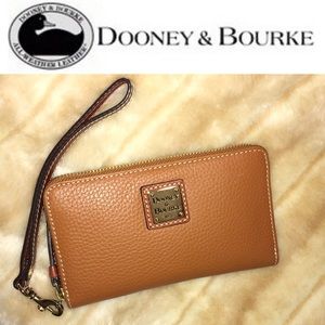 NEW! DOONEY & BOURKE Caramel zip Around Phone Wristlet